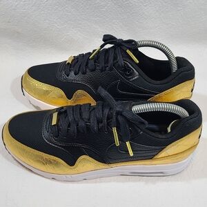 WomensNikeAir Max 1 Ultra Superbowl Athletic ShoesSize: 7Color: Black Gold